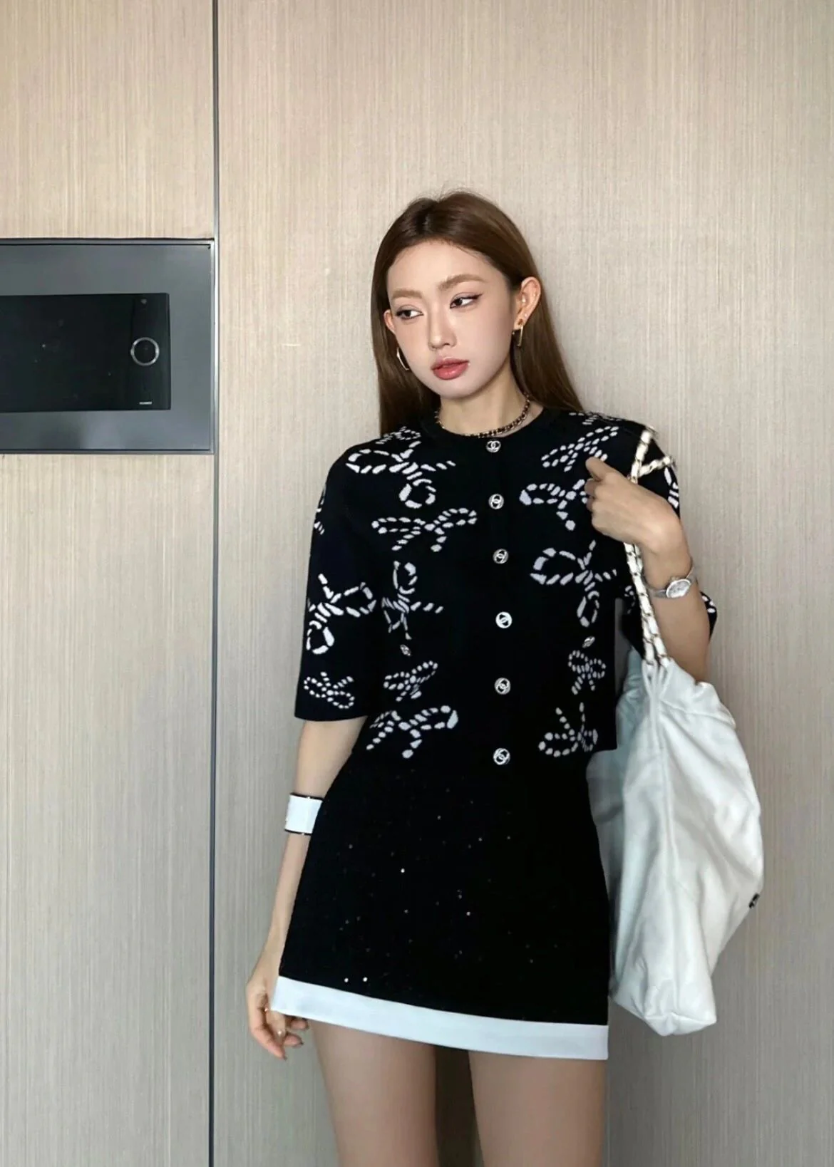 Chanel 2403 - Черный вязаный топ с короткими рукавами и бантом