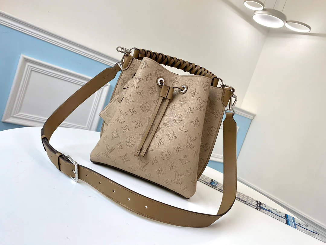 m55799-LV-muria-bucket bag-elephant grey