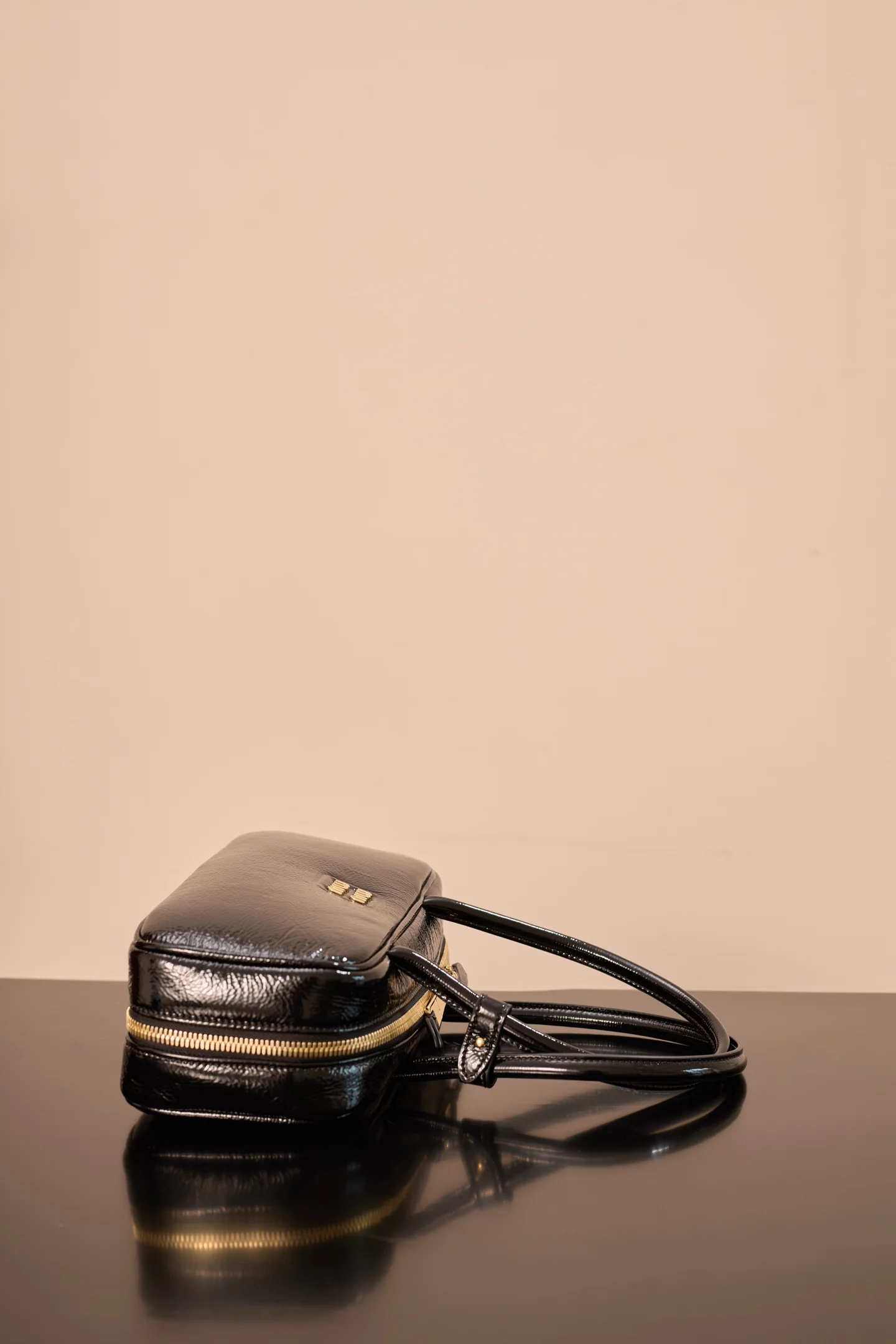 Miu Miu - 5bb173m1050 - Сумочка - Маленькая - Лакированная кожа, черная