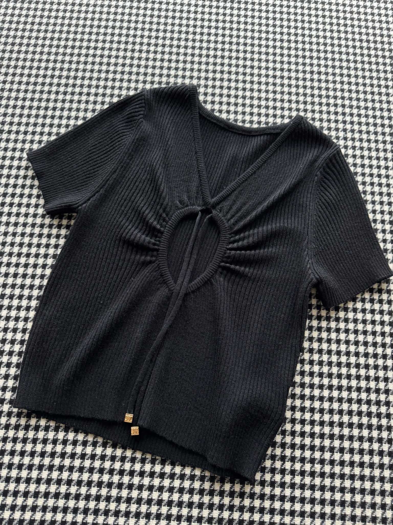 Celine - 2404 - 24 Новая вязаная блузка с короткими рукавами и ажурным сердечком на шнуровке для ранней весны - Черная