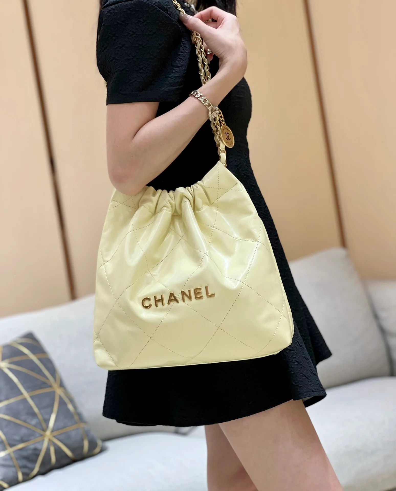 Новинка сезона весна/лето 2023 от Chanel - сумка 22bag - средний размер - цвет 