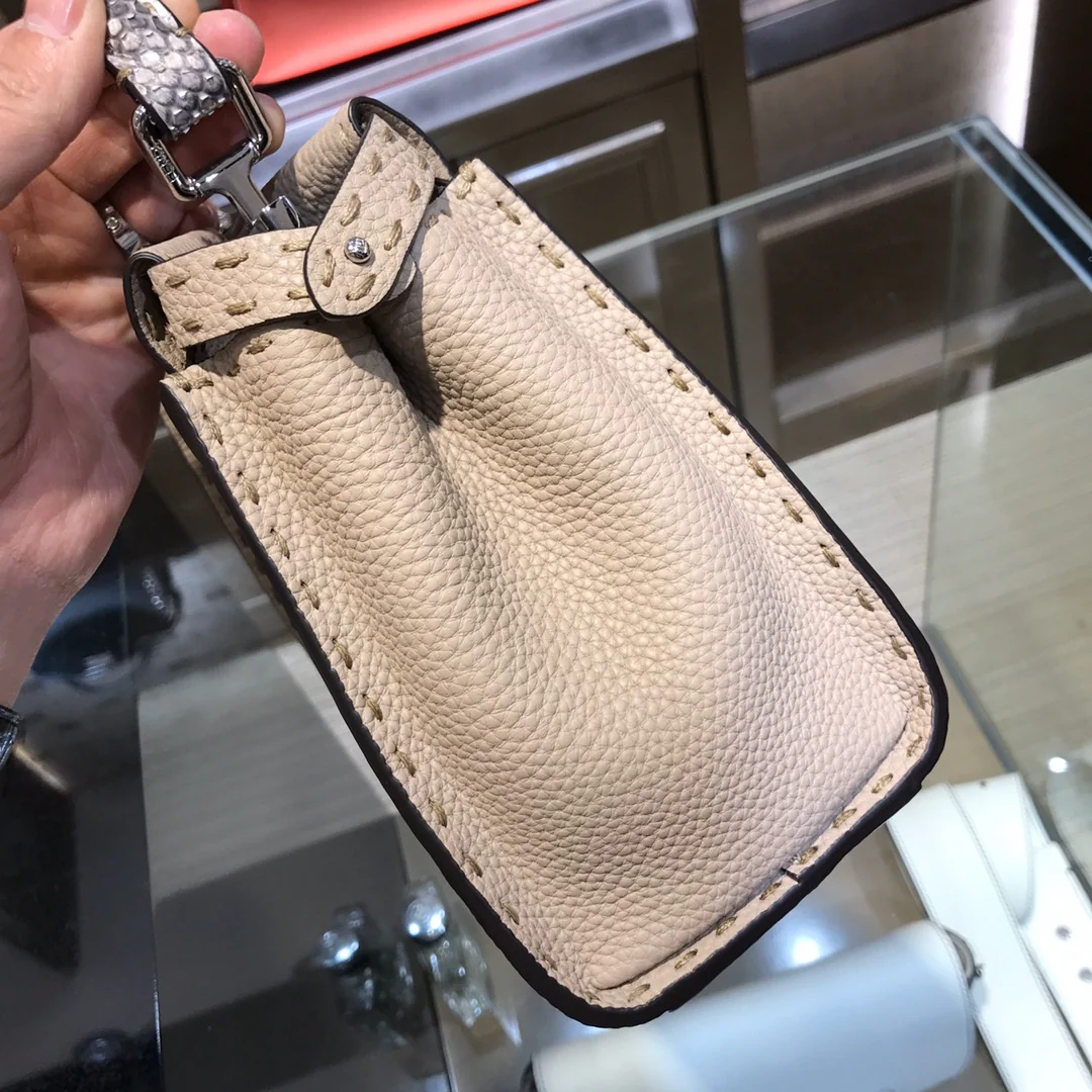 Сумка Fendi Peekaboo Mini Dove Grey Selleria