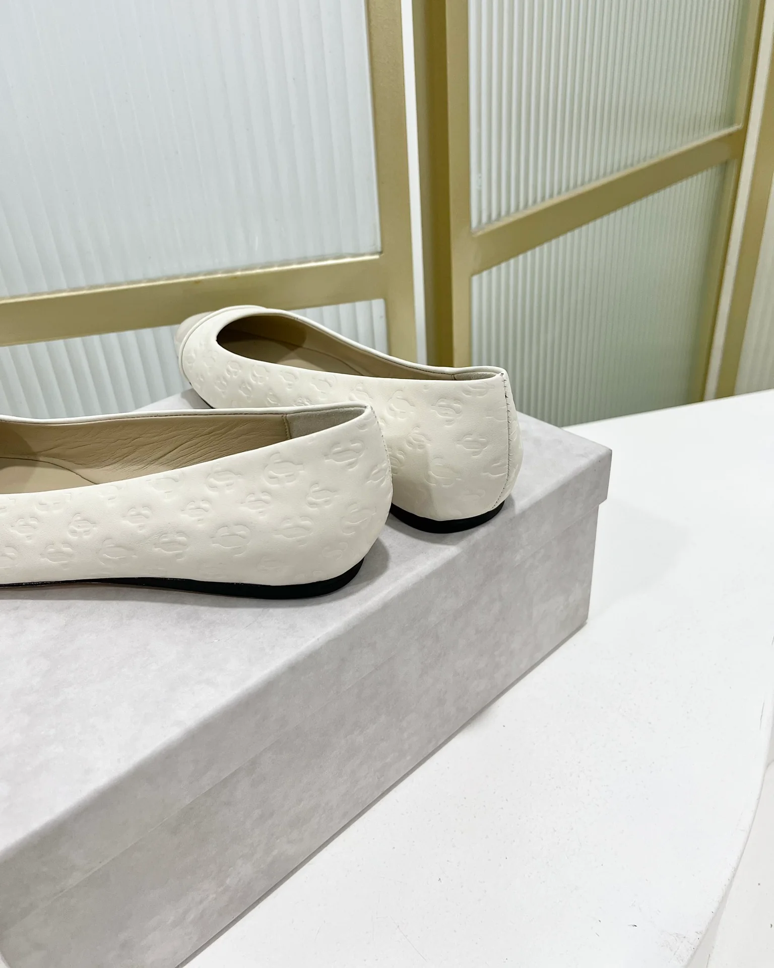 Jimmy - Новинка 2023 года - Рельефные балетки - Белые