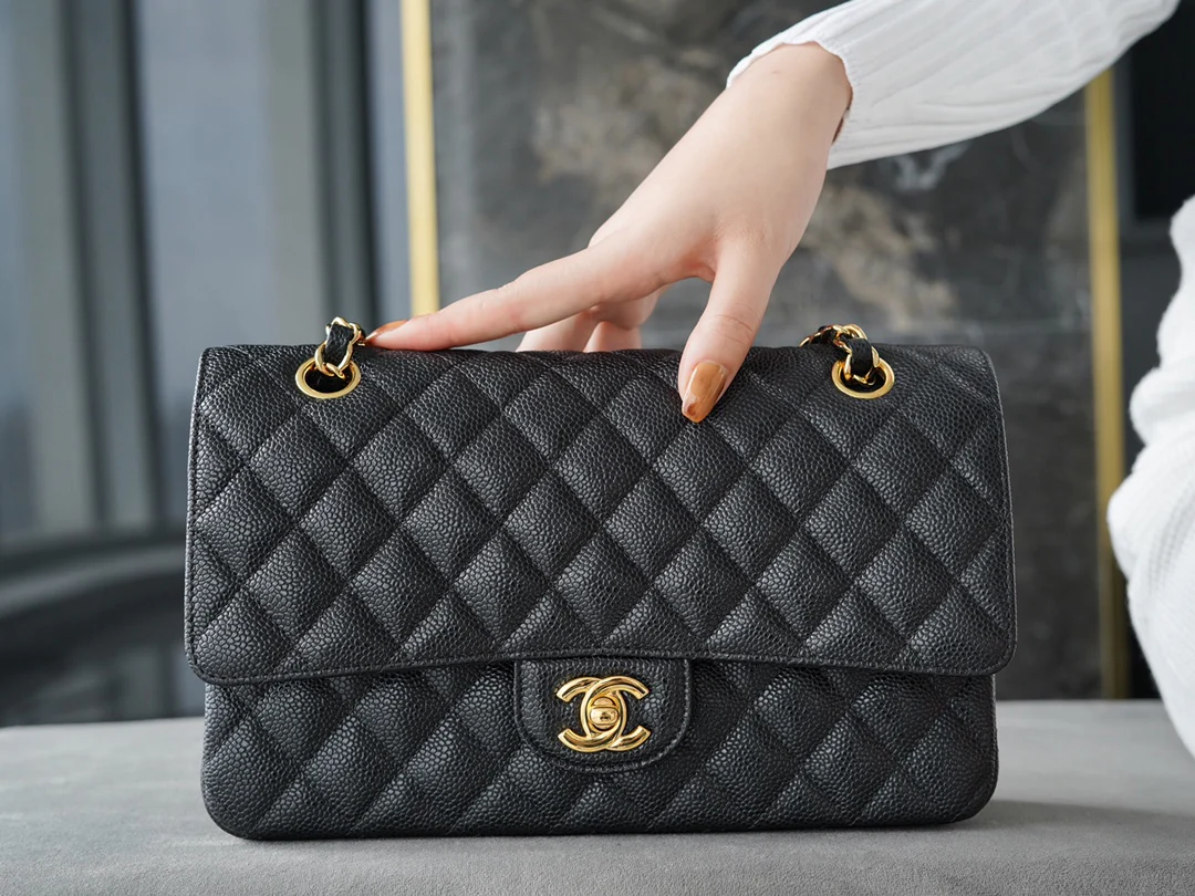 Классическая сумка Chanel с клапаном - 25 см