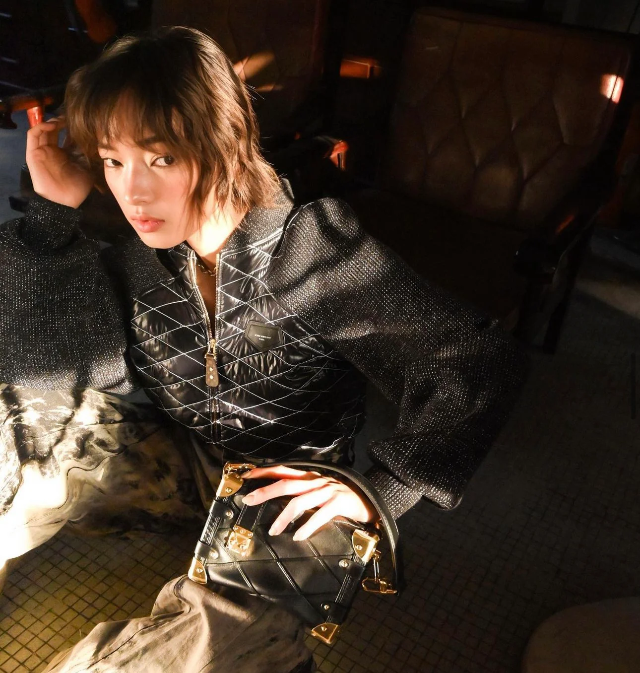 m83080-LV-side-trunk-pm chain bag-black diamond pattern