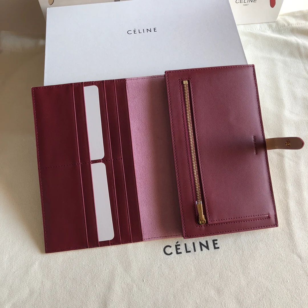 Длинный кошелек Celine — розовый и бордовый — с принтом в виде пальм.