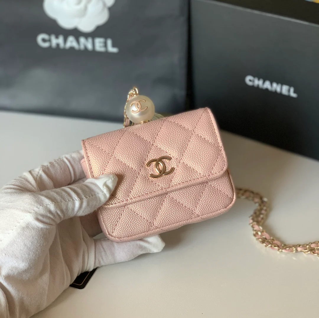 Монетоприемник Chanel с жемчужной цепочкой