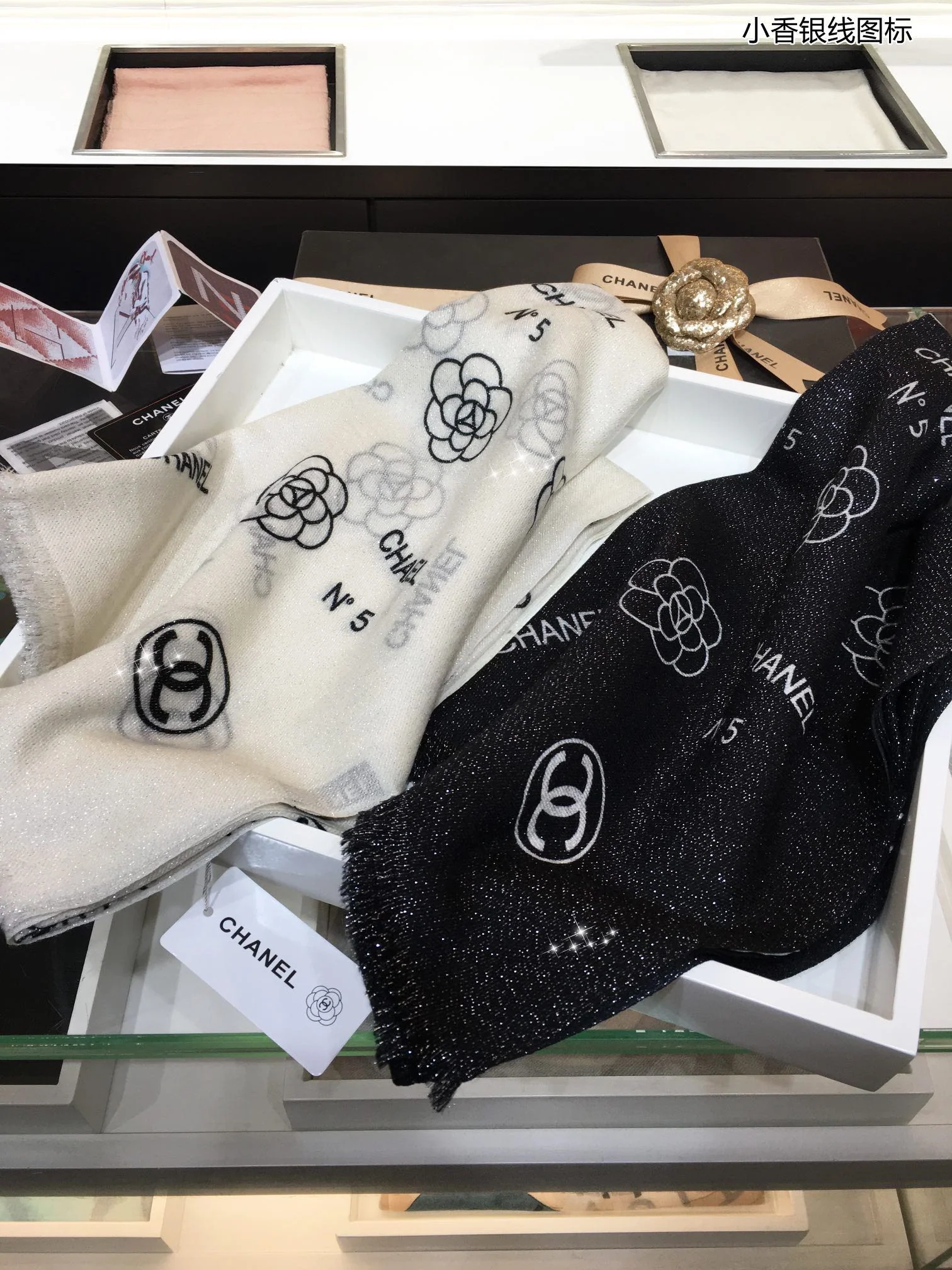 Длинный шарф Chanel из кашемира с серебряным нитевым принтом