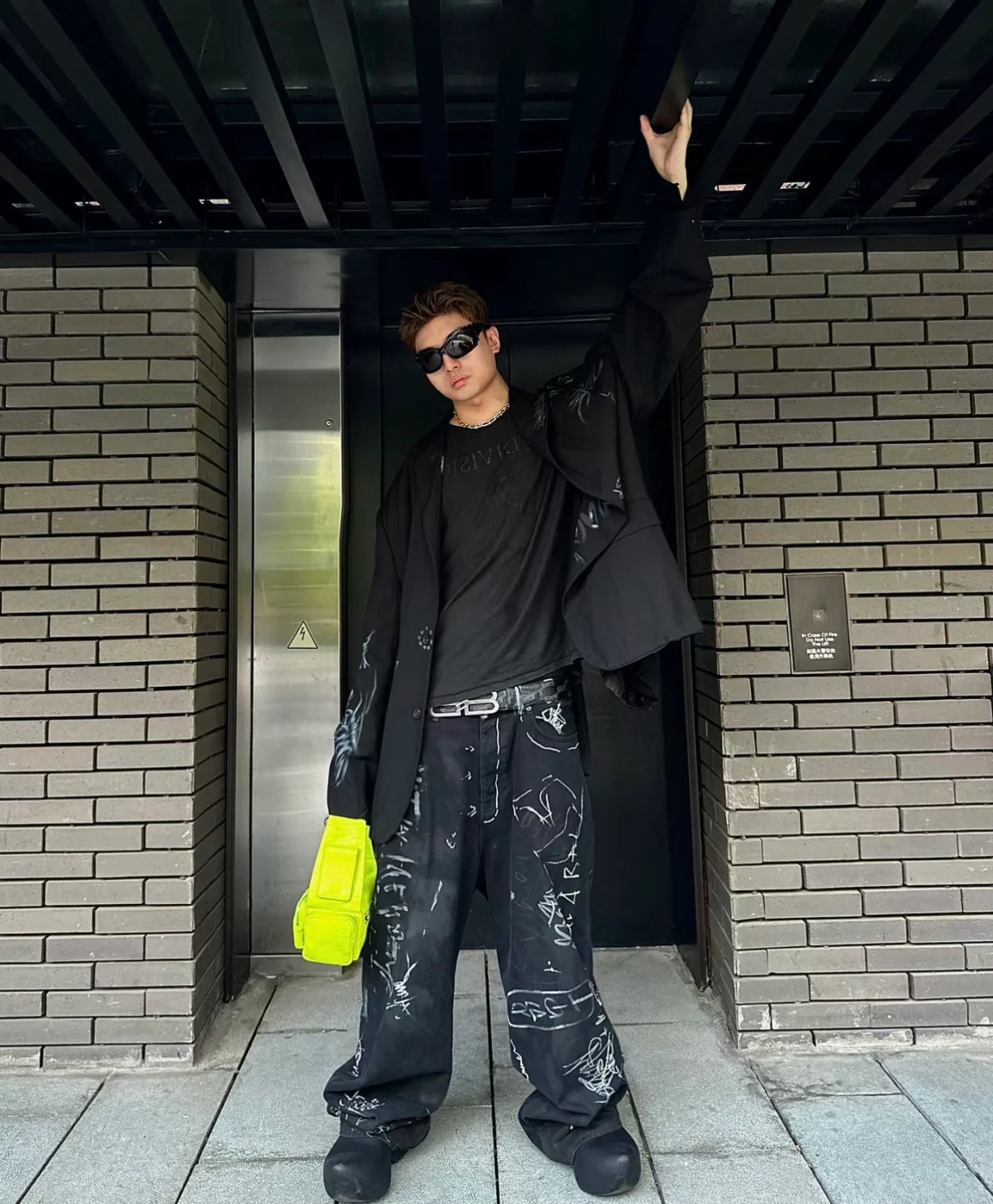 Сумка Balenciaga Superbusy, маленькая, 35 см, флуоресцентно-желтая.