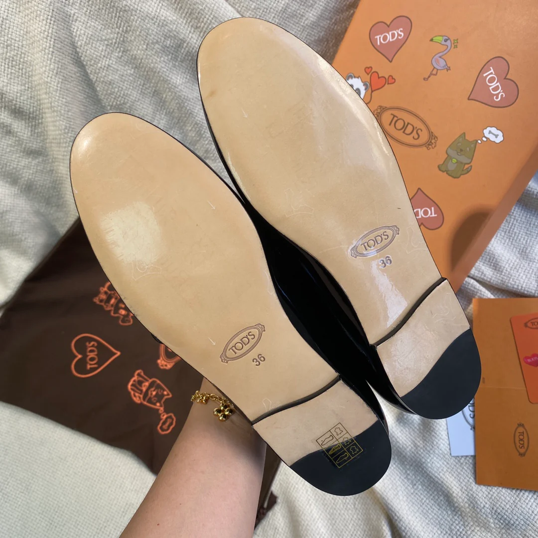 Tods - Лоферы с бриллиантовой пряжкой