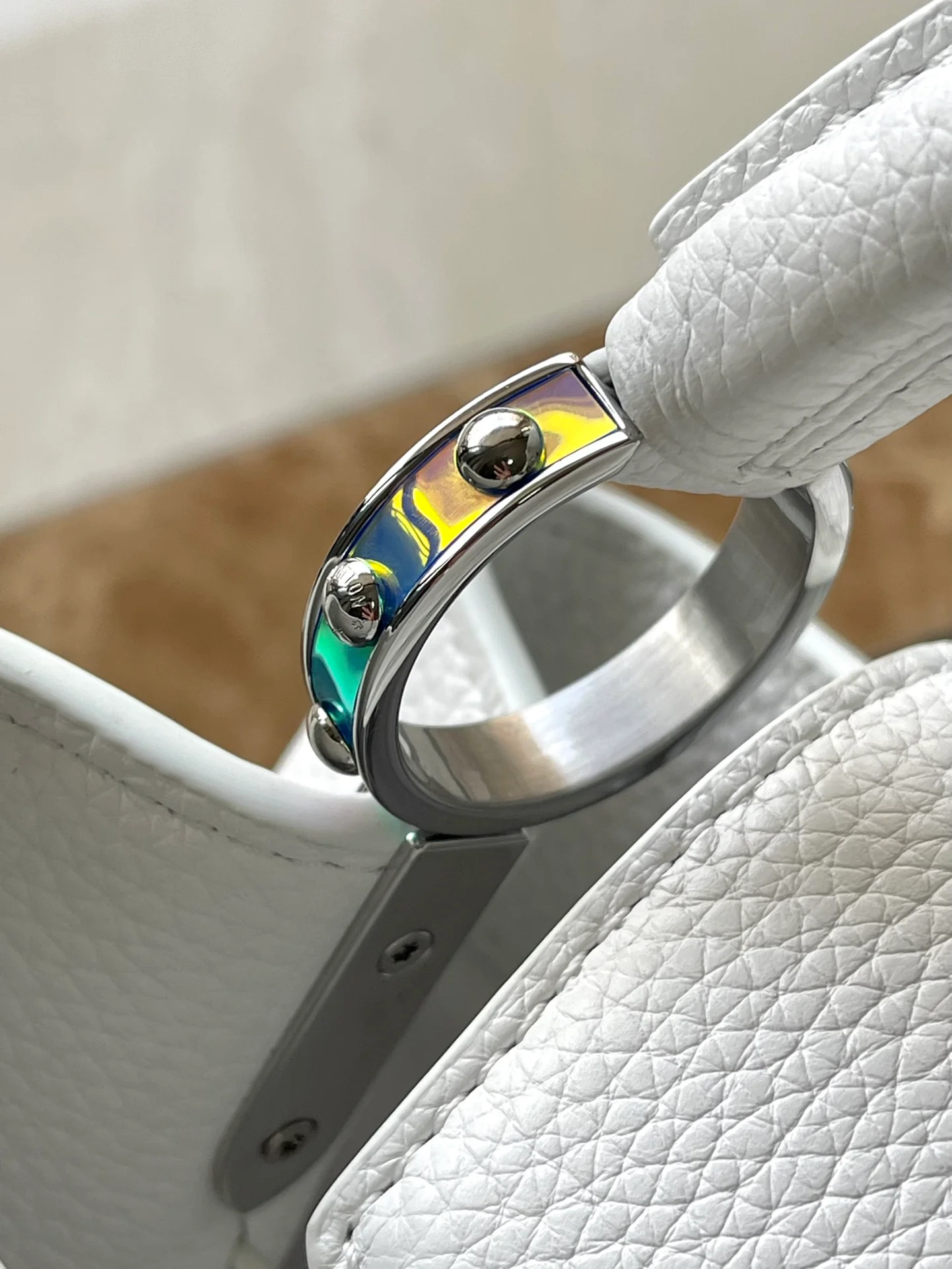 m22054-LV-capucines-handbag/crossbody bag-white