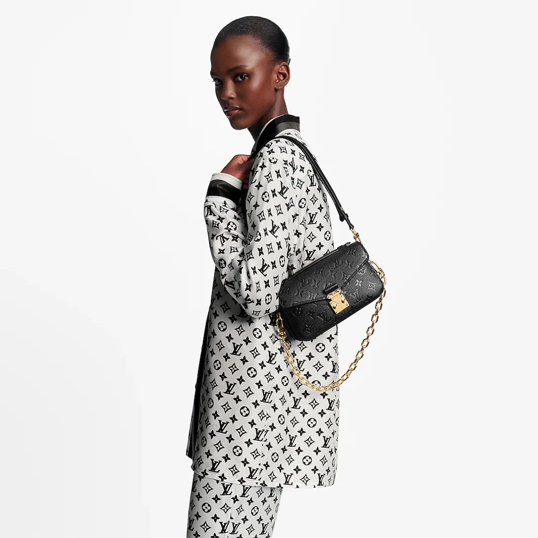 m46595-LV-pochette-metis-east-west-black