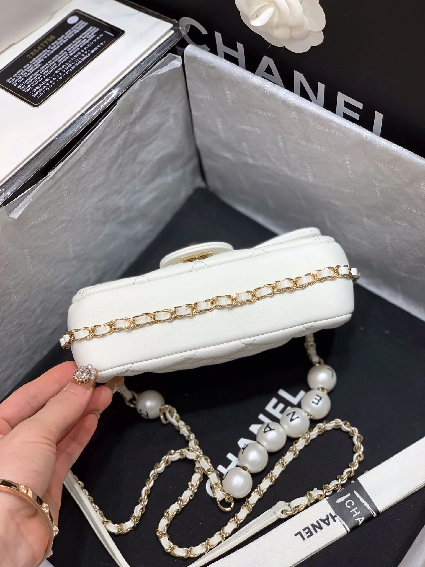 Сумка Chanel CF Pearl из коллекции Весна/Лето 2020 — белая — 18 см