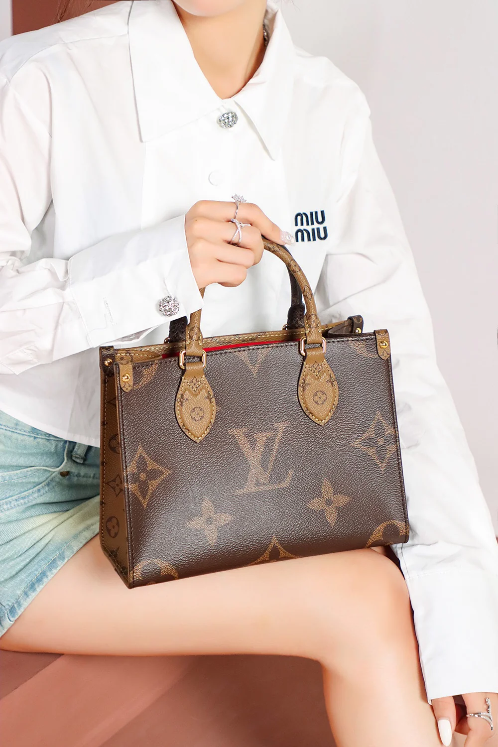 m46373-LV-ontheon-bb