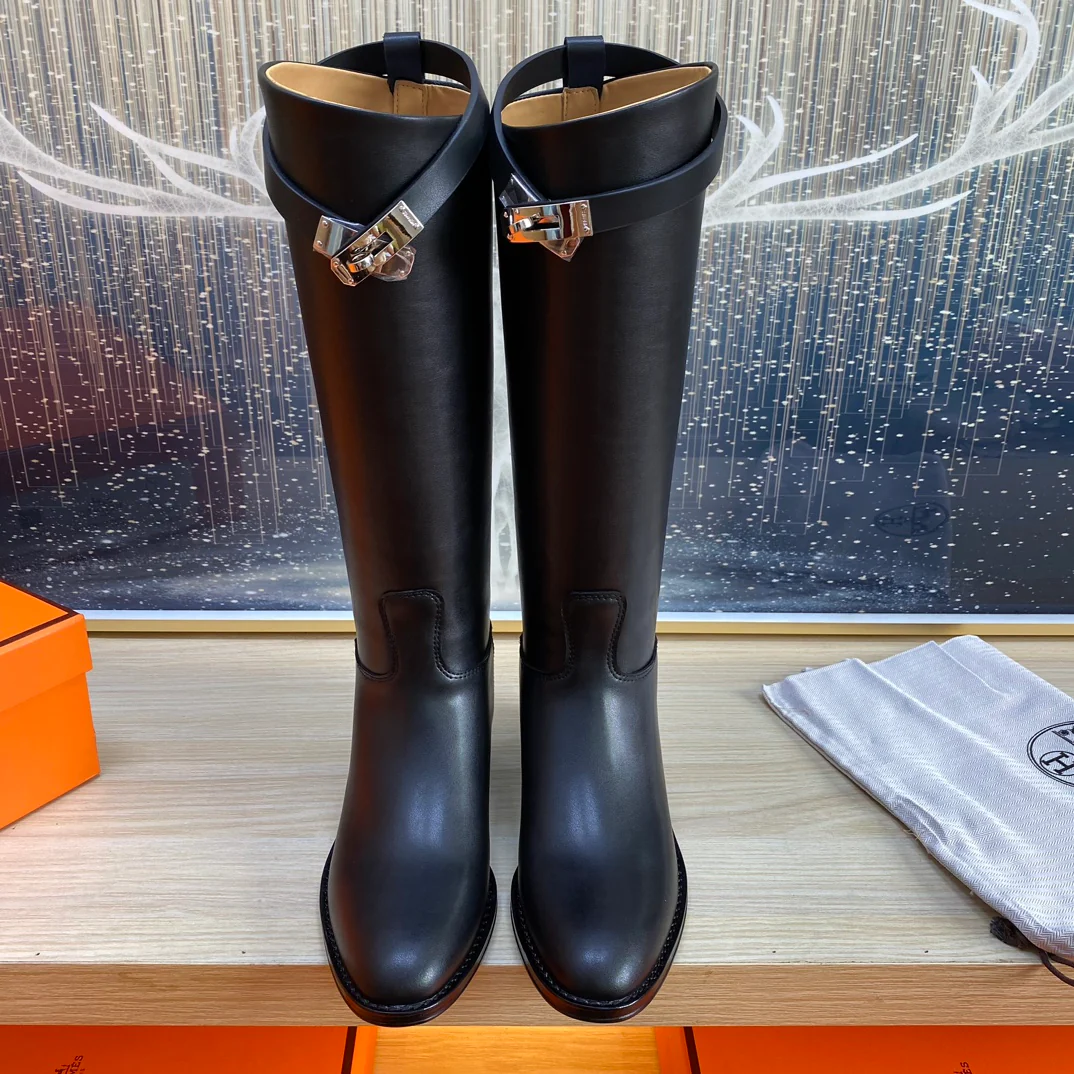 Новинка 2023 года от Hermes - высокие сапоги 3D - черные.