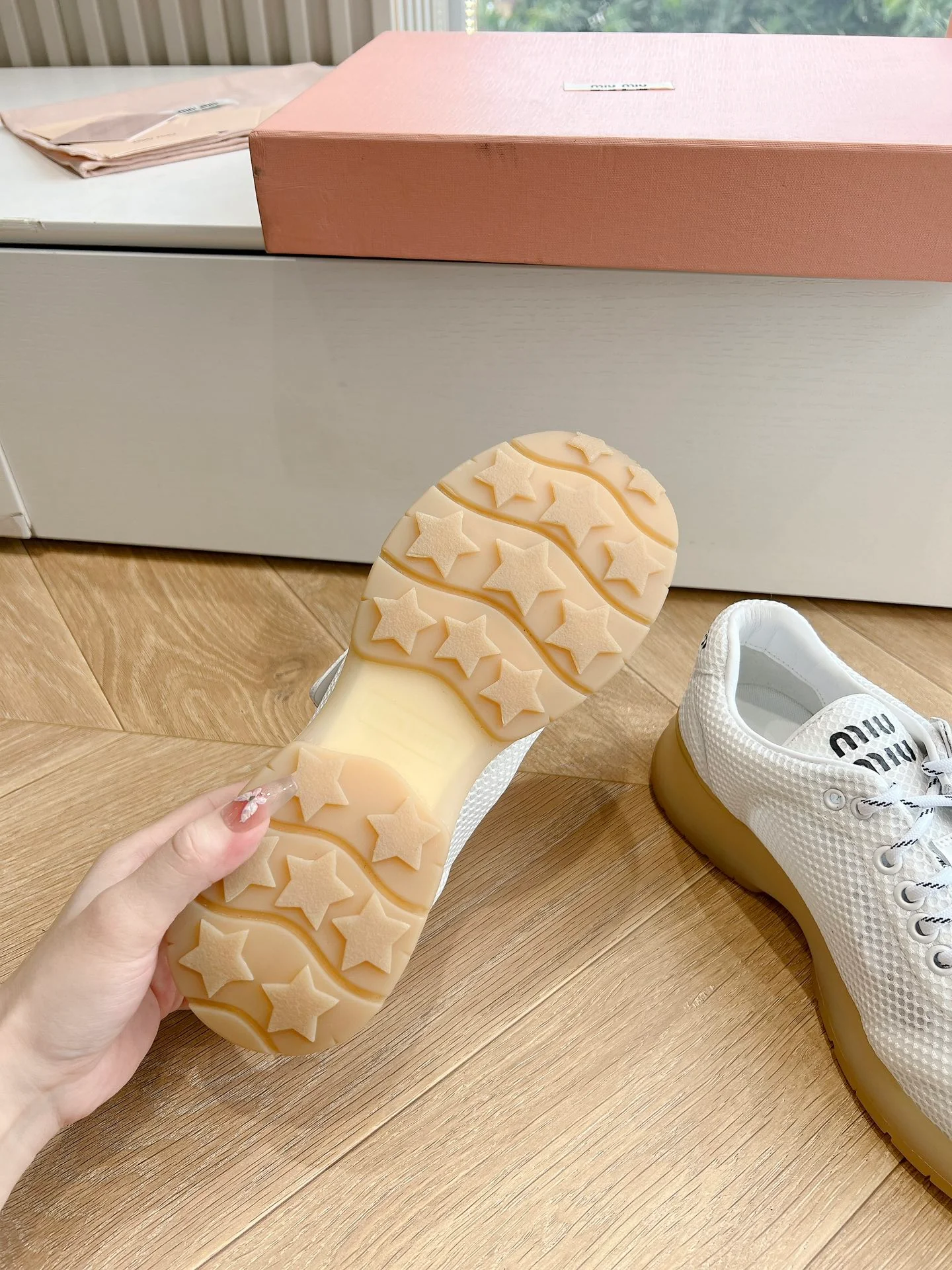 Дышащие повседневные туфли Miu Miu 2024 - белые