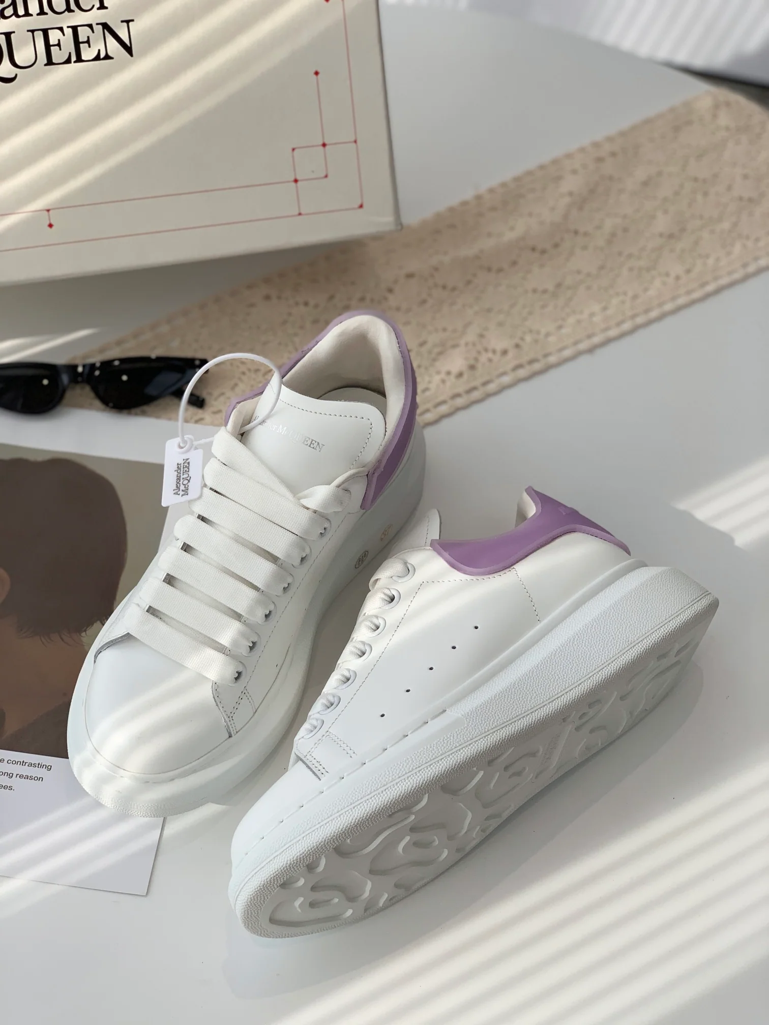 McQueen - Улучшенные классические белые кроссовки - Фиолетовые