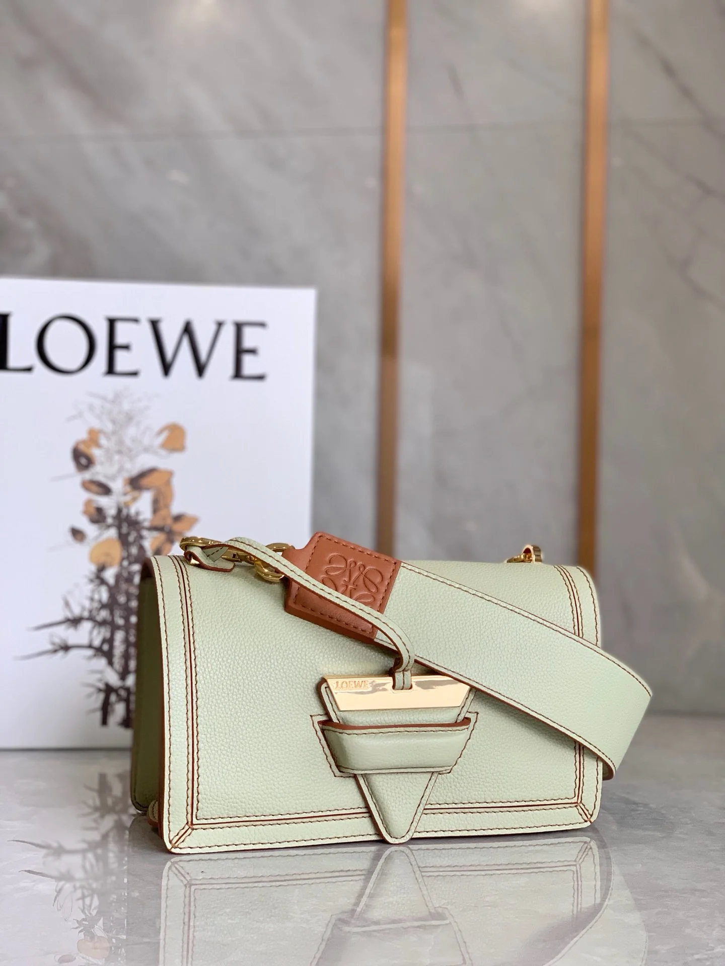 Треугольная сумка Loewe - Мягкая зернистая кожа - Телячья кожа - 3