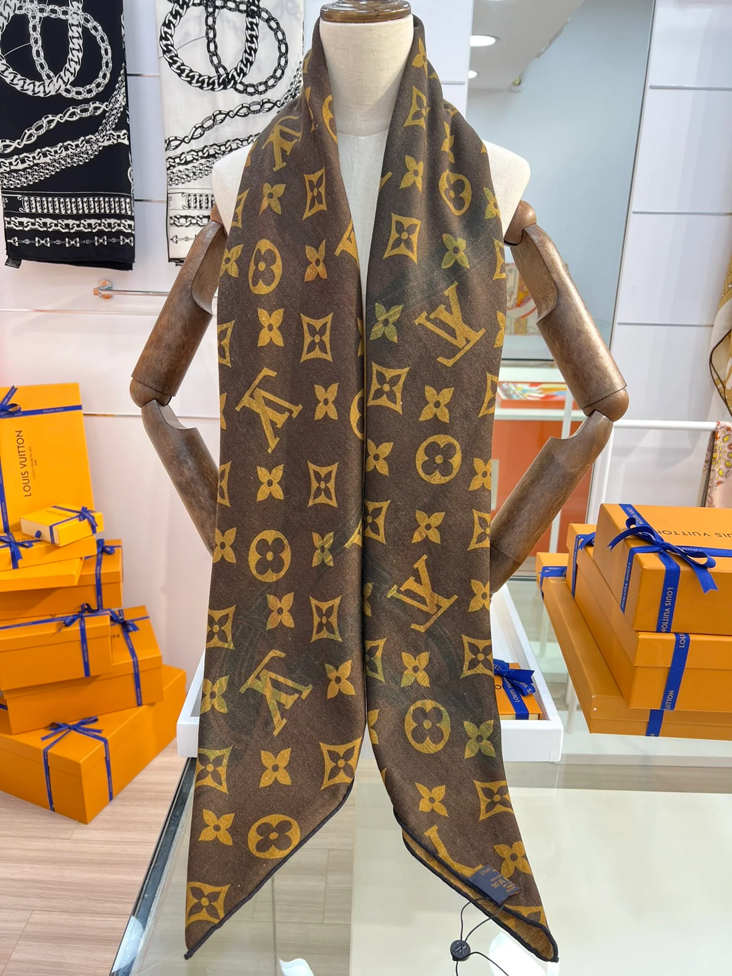 Большой двусторонний бархатный платок LV - 140 см - 003