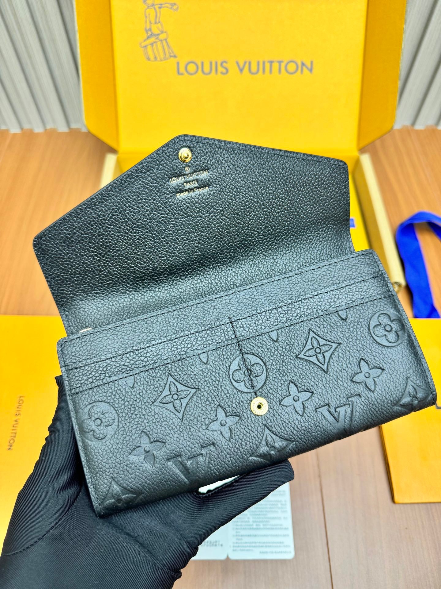 LV-m82257 - Цельностальной кошелек - Черный с принтом