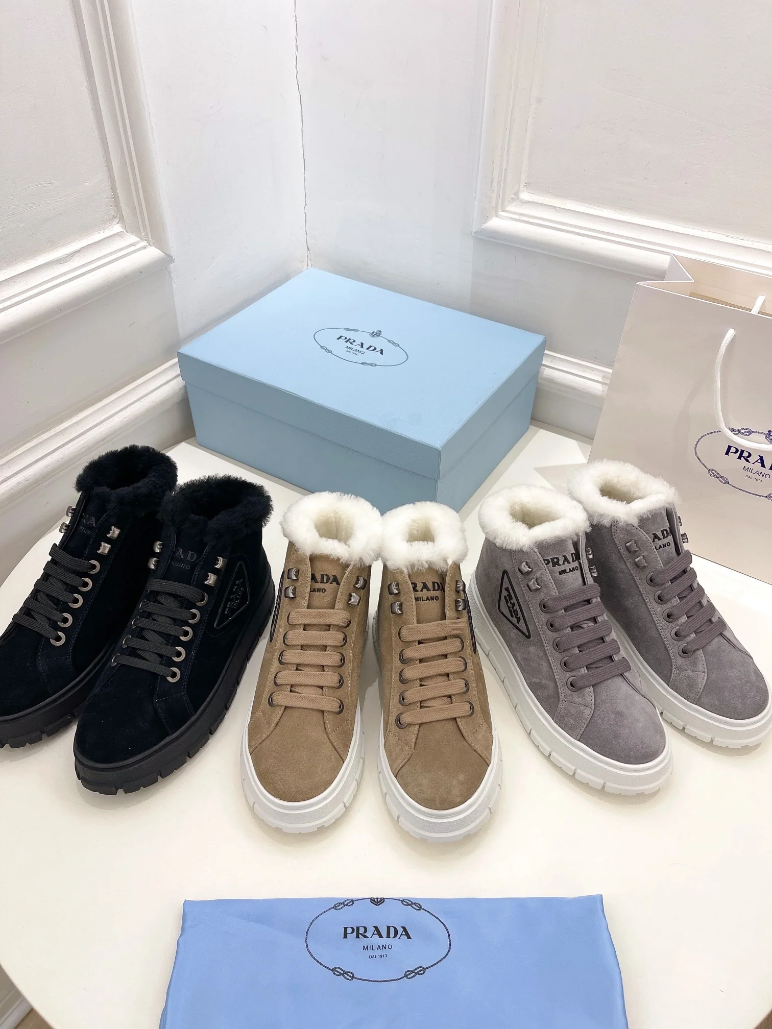 Prada в стиле подиума - Повседневные высокие шерстяные ботильоны - Серые