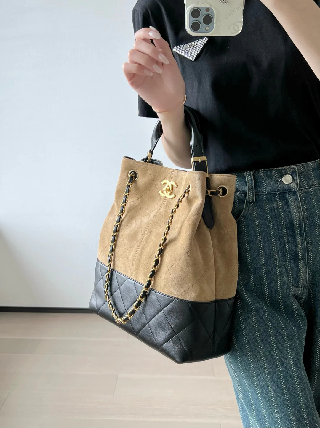 Chanel - Замшевая прямая сумка-шоппер - Коричневая с золотой фурнитурой