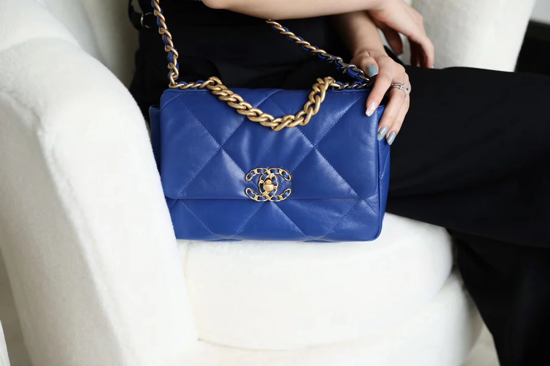 Сумка Chanel 19 - Маленькая, ярко-синяя