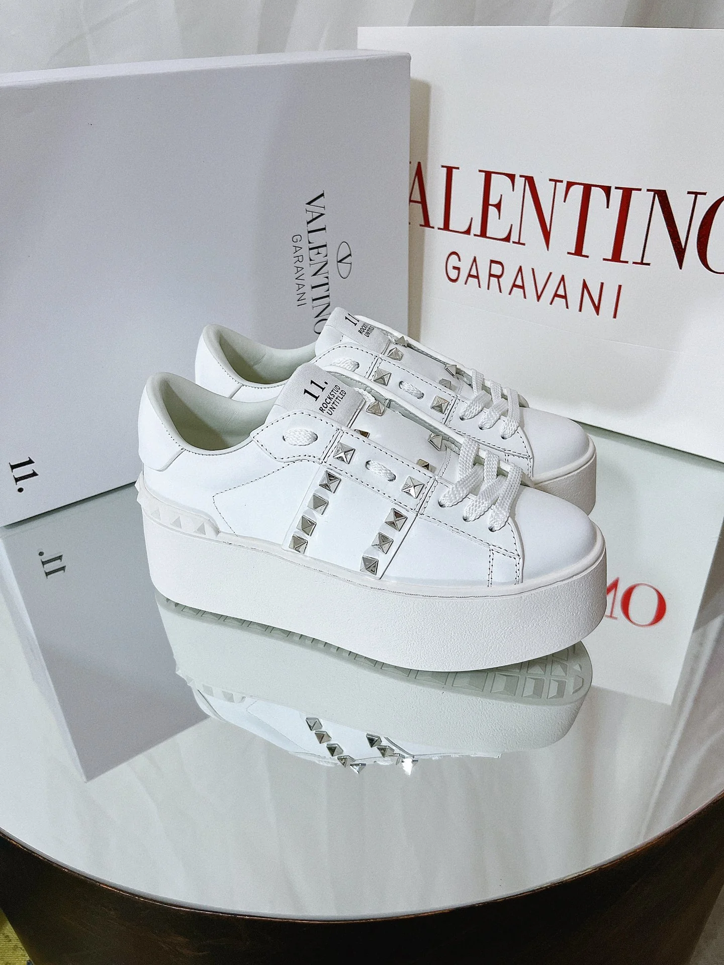 Белые повседневные кроссовки на платформе Valentino - белые