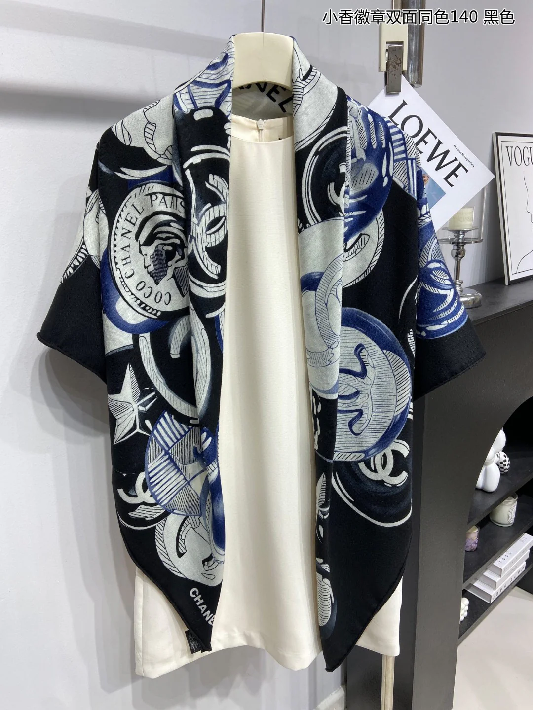 Платок Chanel 2024 с двусторонним значком в комплекте - 140-140