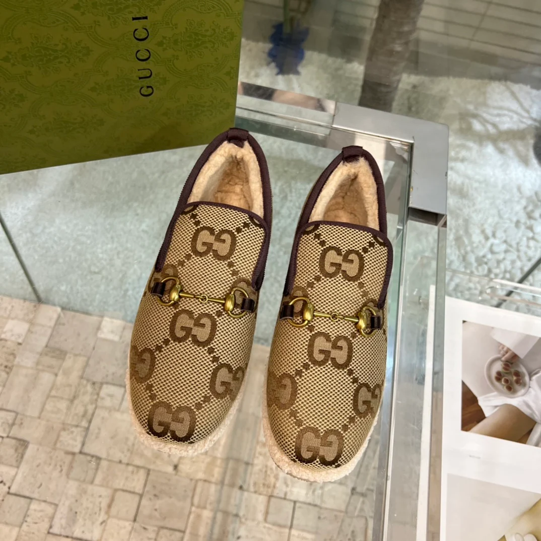 Новинка сезона осень/зима 2022 от Gucci - Теплые пушистые балетки - Абрикосовый цвет