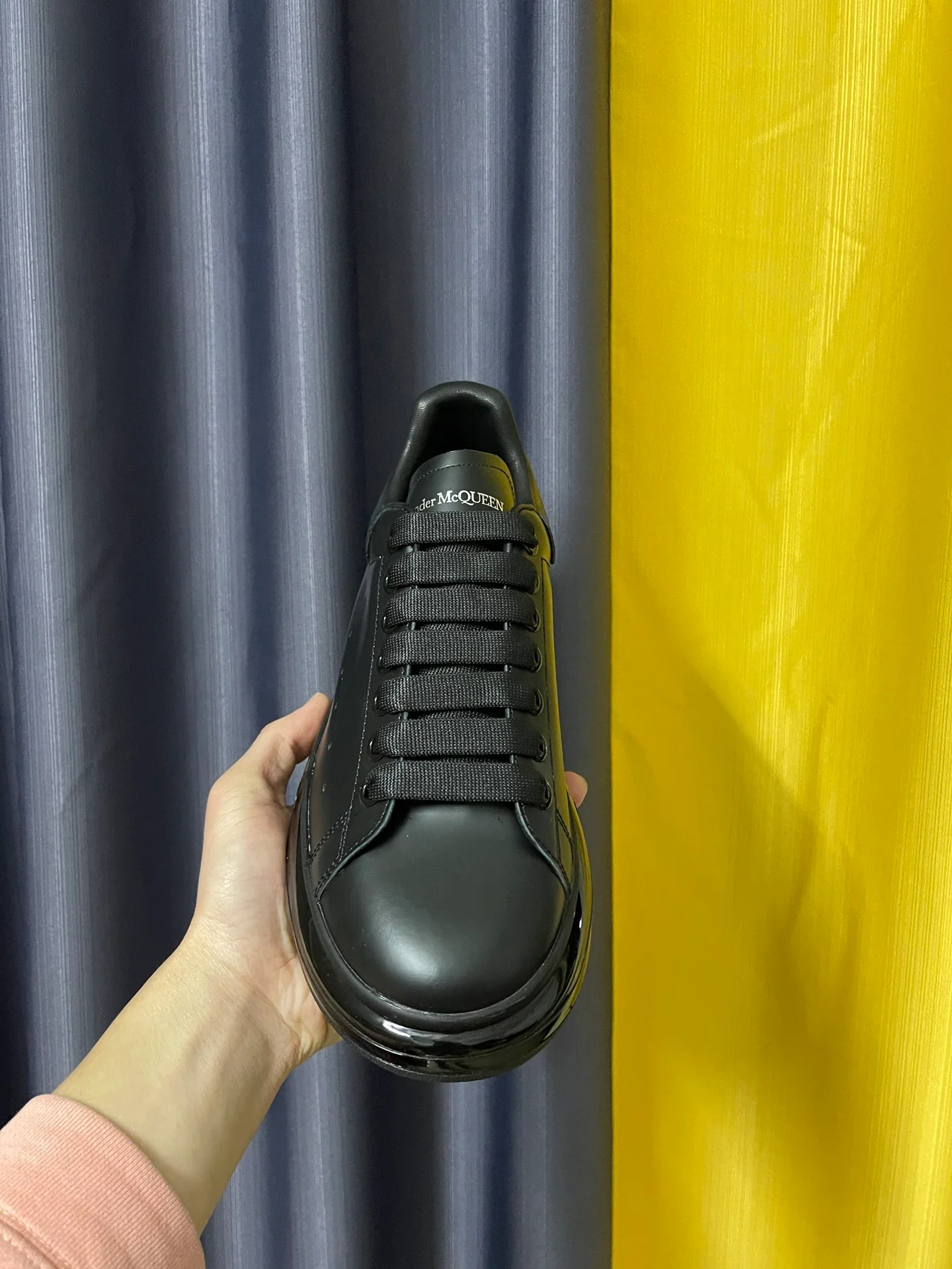 Классические белые кроссовки McQueen - унисекс - полностью из черной кожи с черной воздушной подушкой