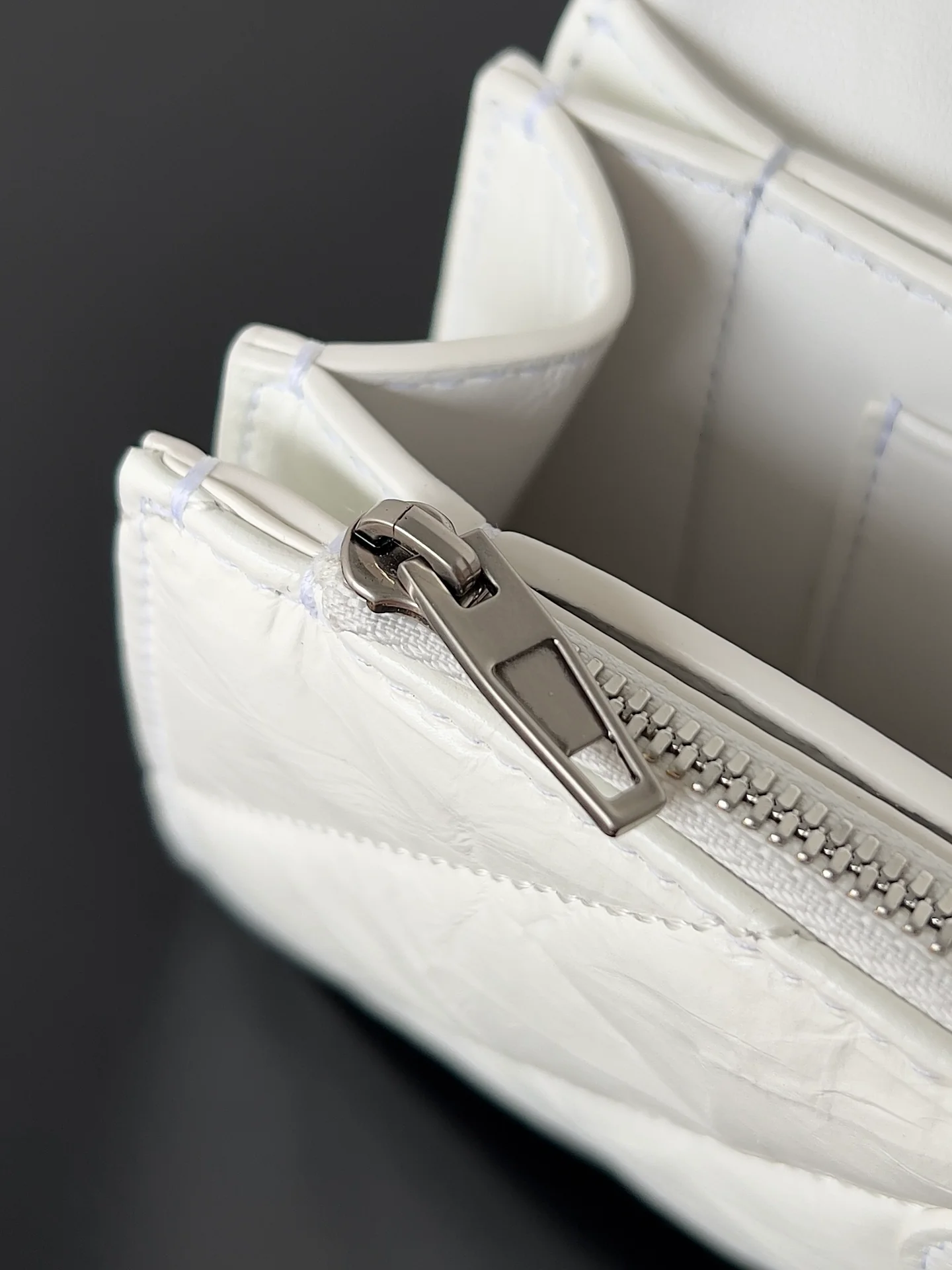 Сумка Balenciaga Chain Hourglass Bag - Mini 21 см - белая