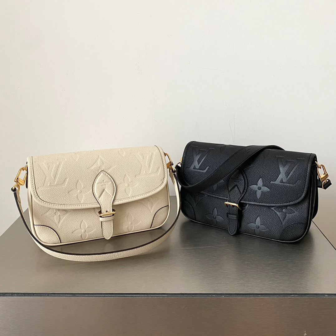 m46388-LV-diane Сумка-багет (наплечная/кроссбоди) - белая