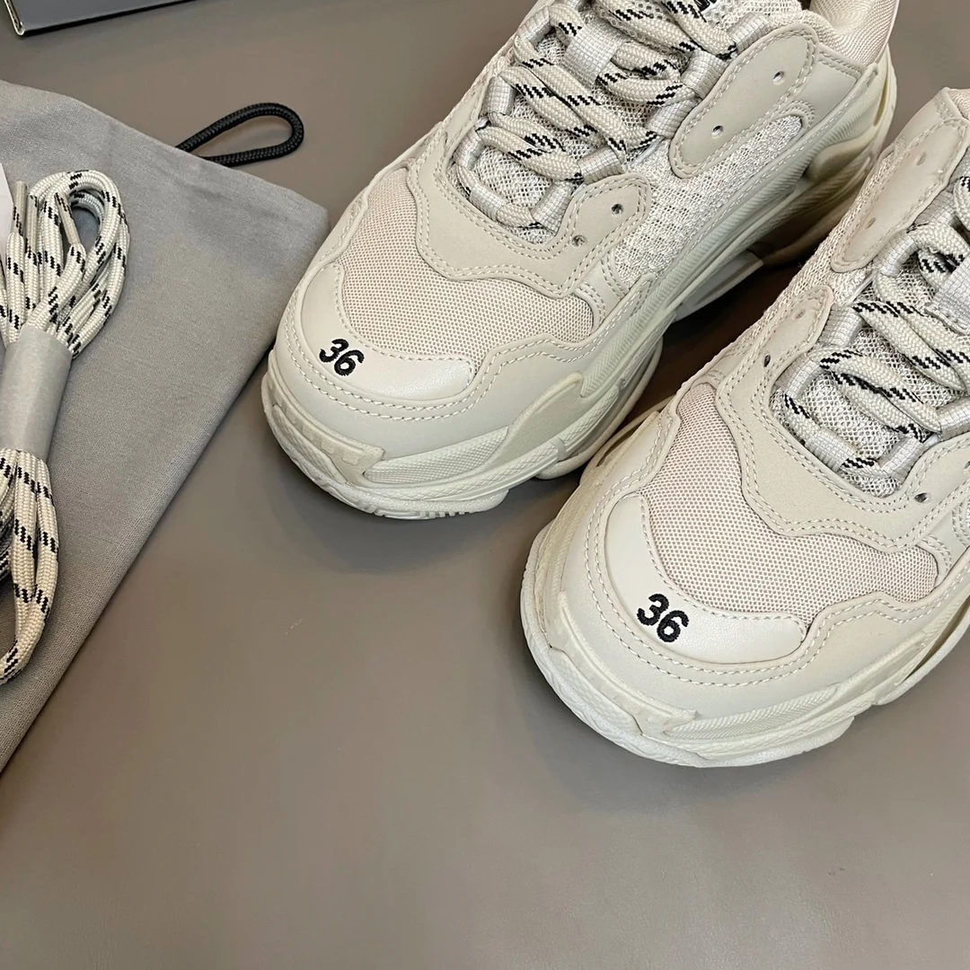 Кроссовки Balenciaga Triples на платформе, спортивные, массивные, белые.