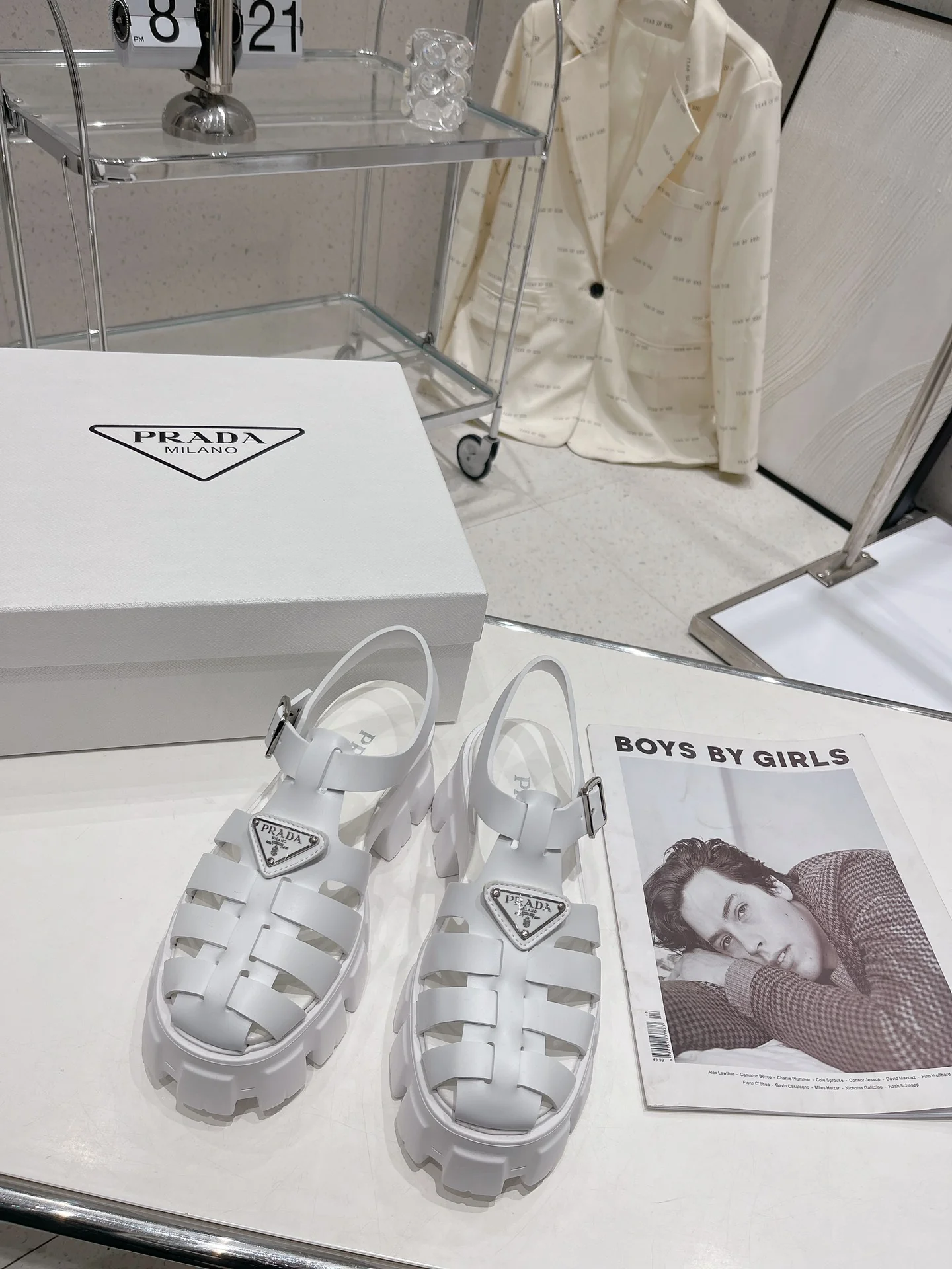 Новинка сезона весна/лето 2022 от Prada - Сандалии на платформе - Белые