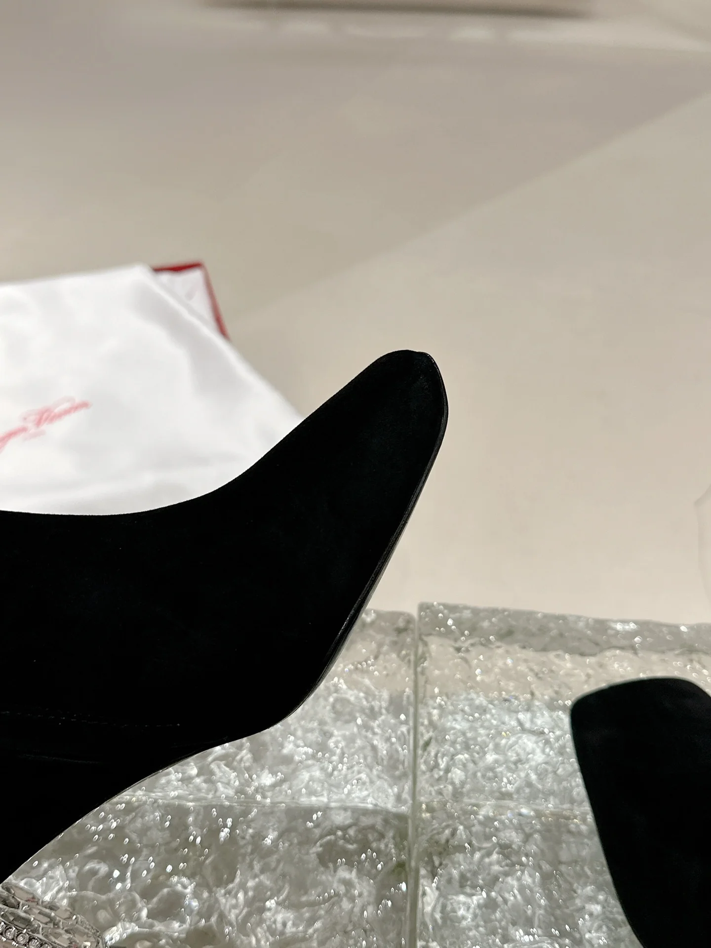 Кожаные ботильоны RV-2024 с ромбовидным рисунком - черные