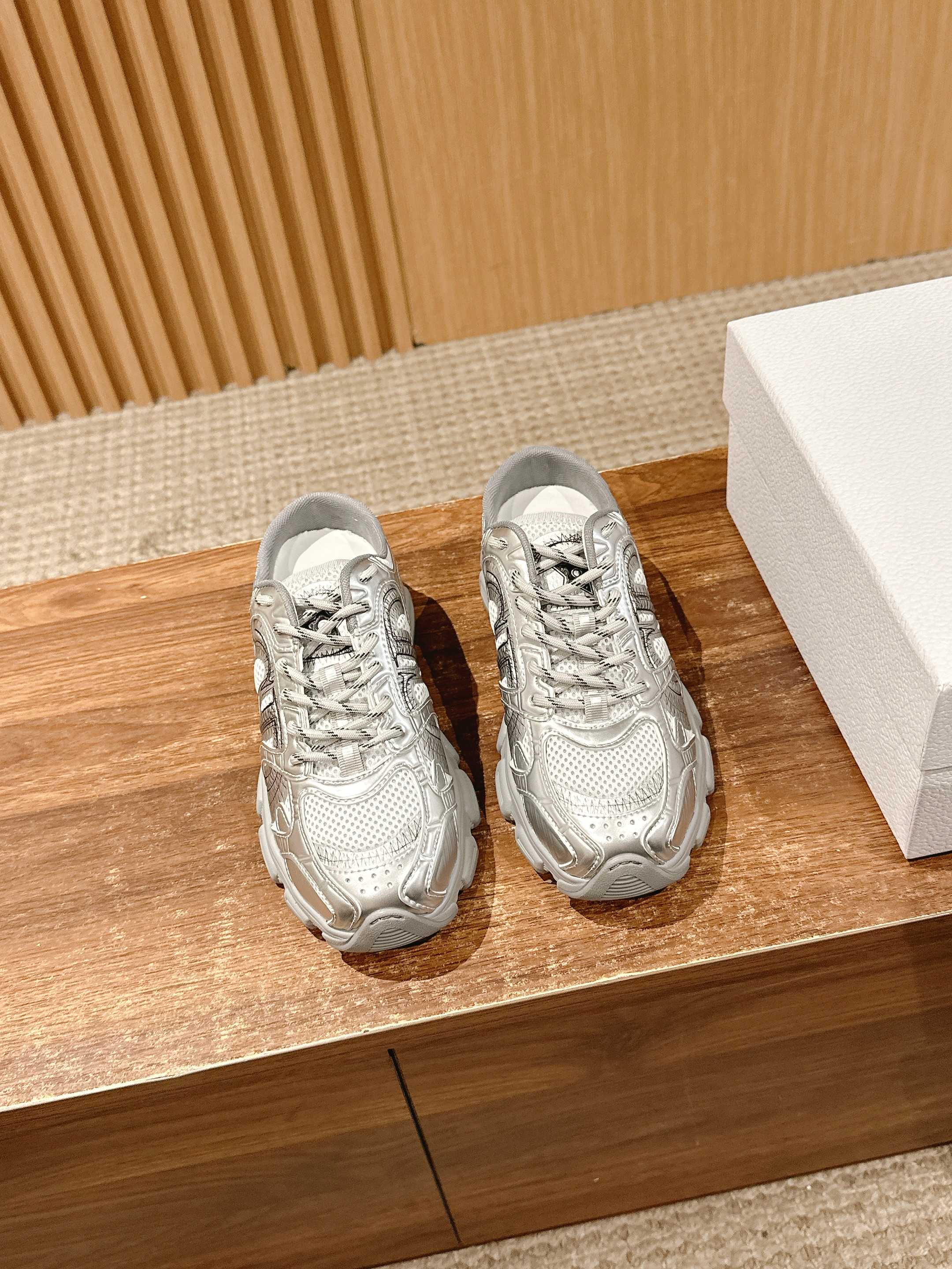 Новые повседневные массивные туфли/тапочки Dior Chrono - серебристые