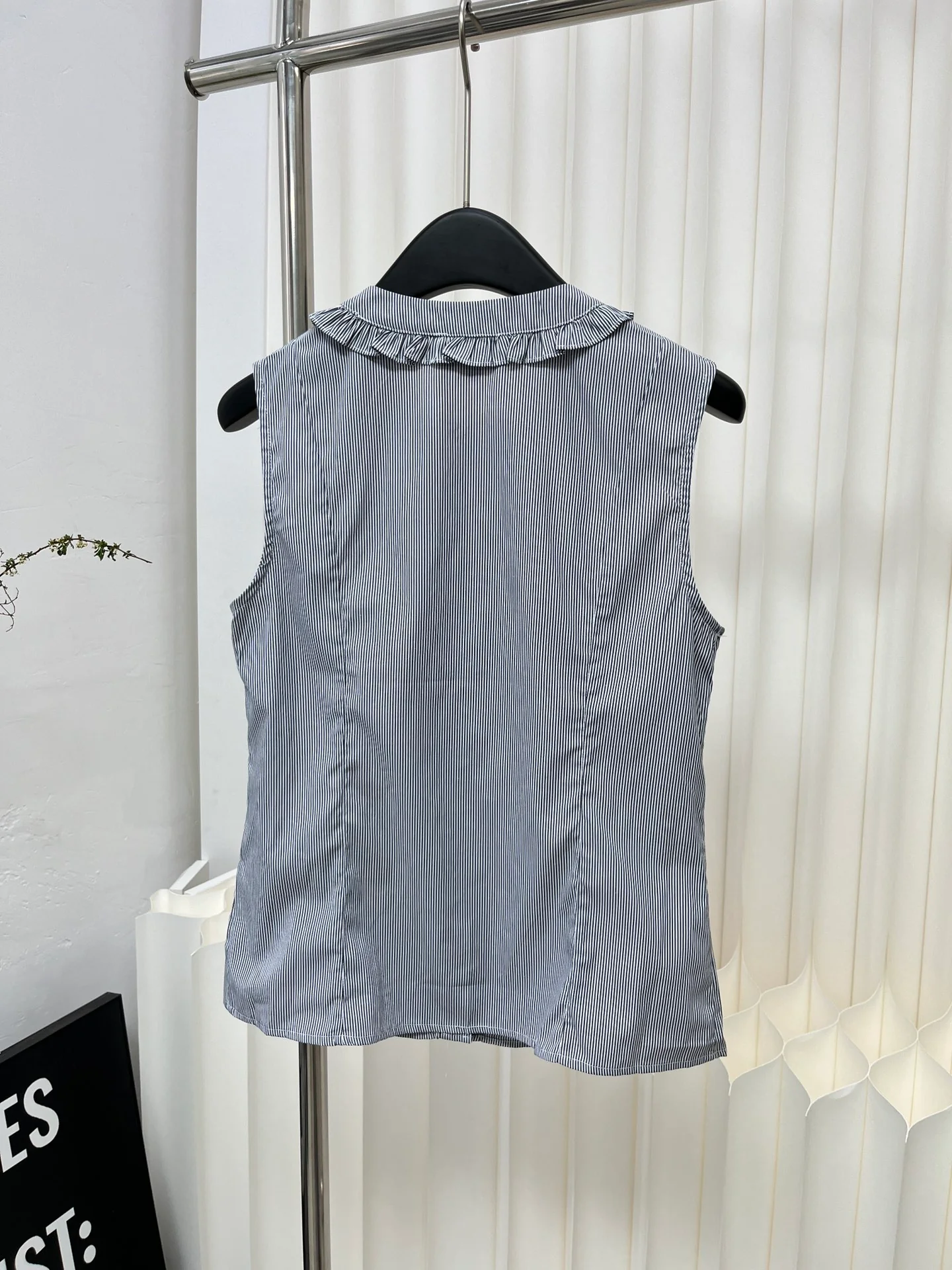 Chanel 2403 - Полосатый жилет без рукавов с оборками