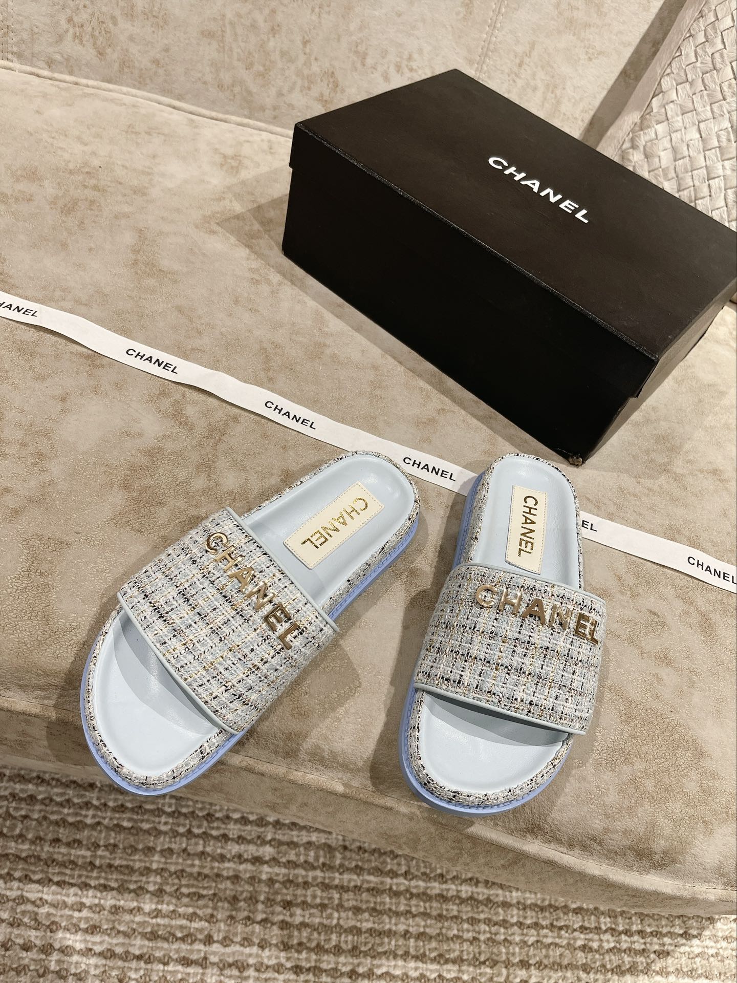 Новинка сезона весна/лето 2023 от Chanel - Шерстяные тапочки - Синие