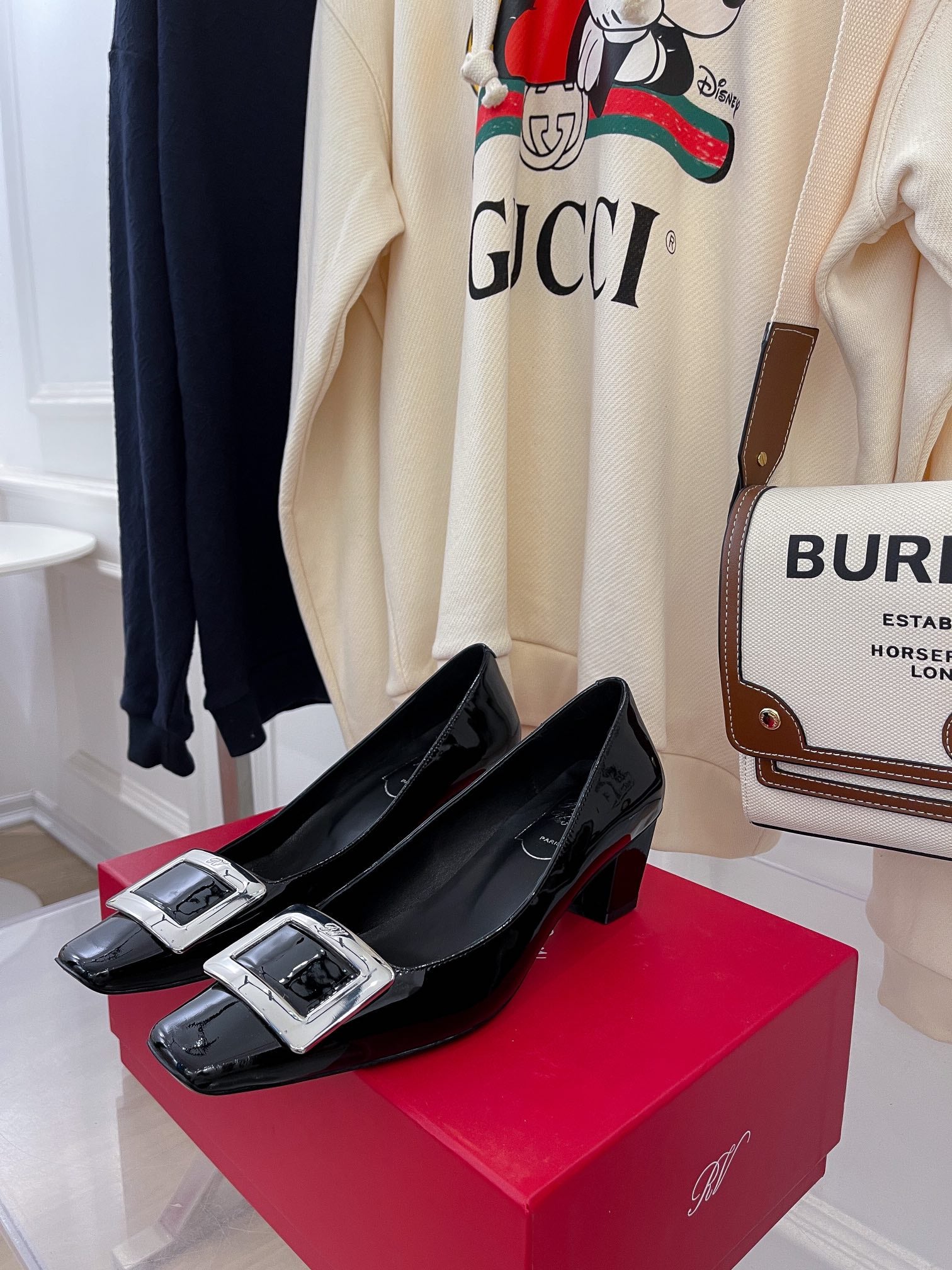 Блочный каблук RV-4-5 см - черный с серебряной пряжкой