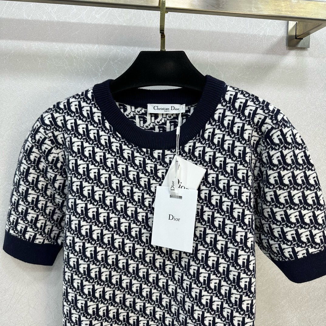 Футболка Dior с коротким рукавом в классическом монограммном стиле, весна/лето 2024.