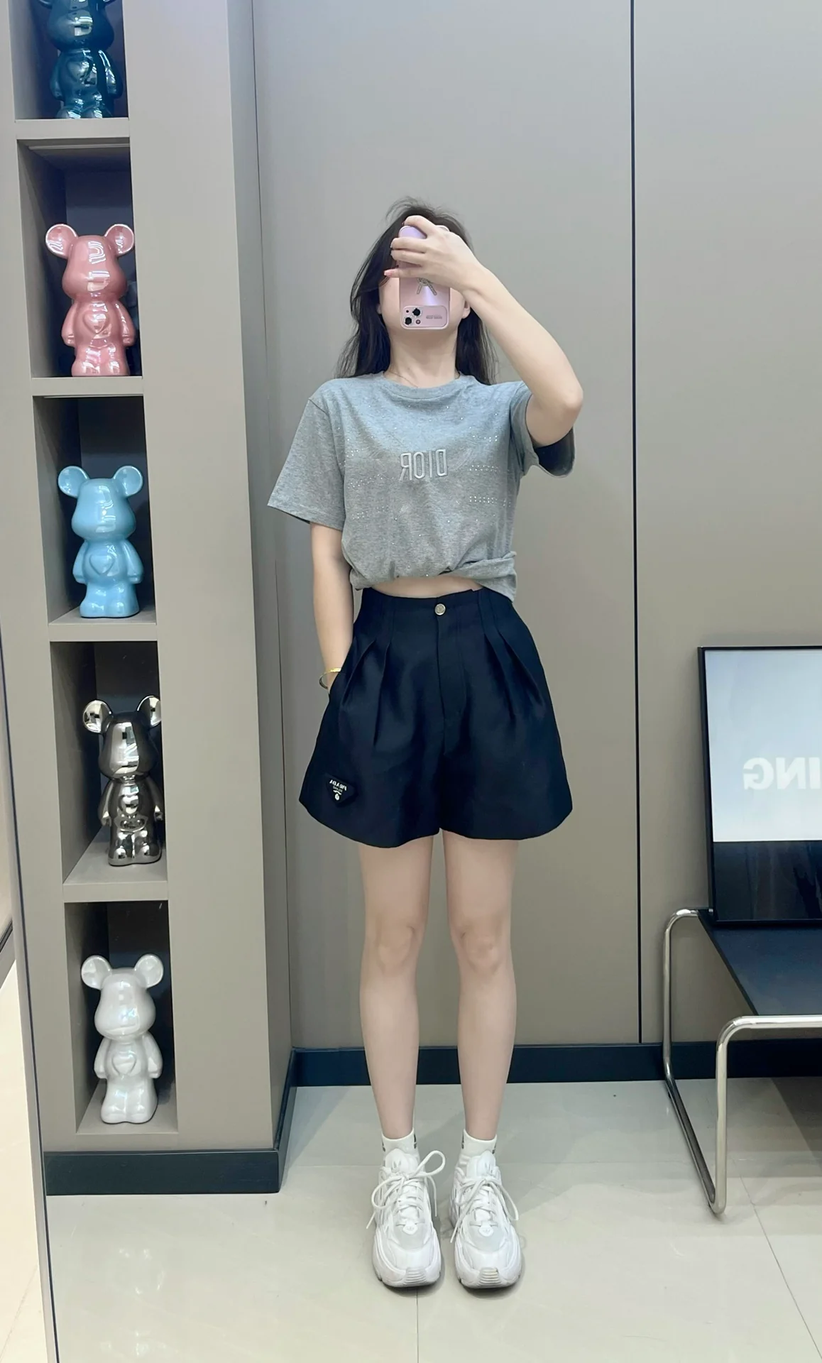 Футболка Dior 2403 с плотной вышивкой и стразами - серая