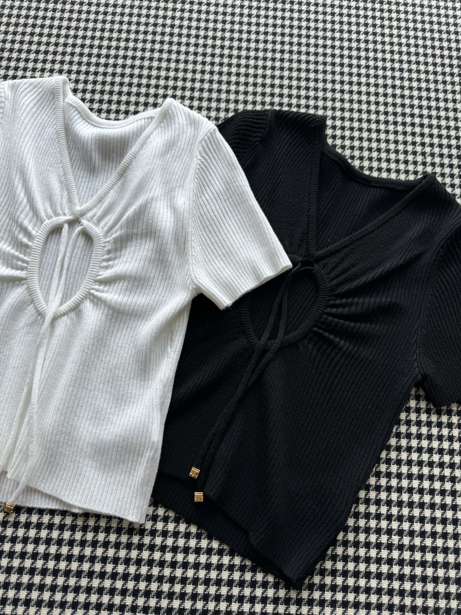 Celine - 2404 - 24 Новая вязаная блузка с короткими рукавами и ажурным сердечком на шнуровке для ранней весны - Черная