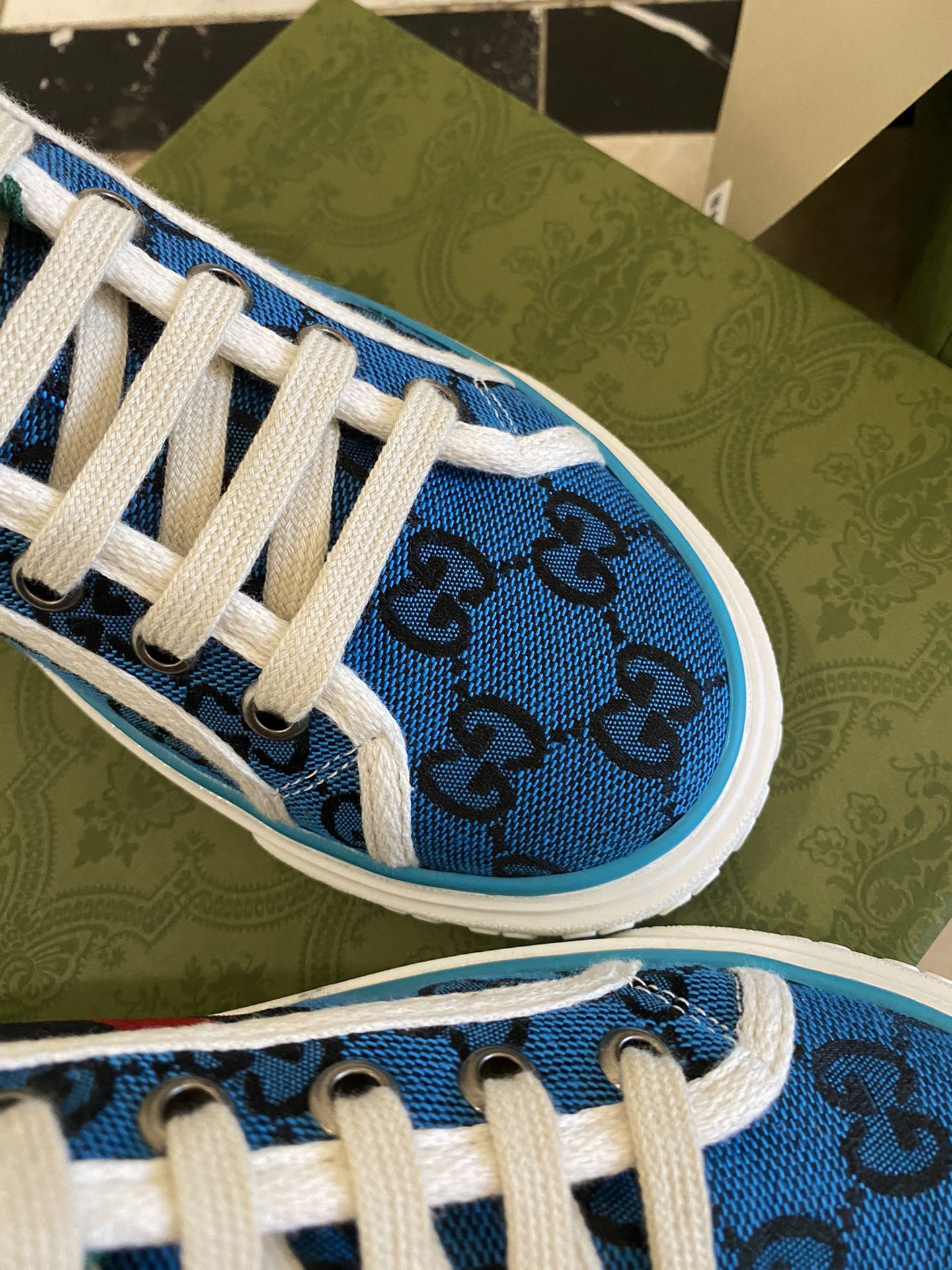 Высокие кеды Gucci с монограммой из канваса - 3