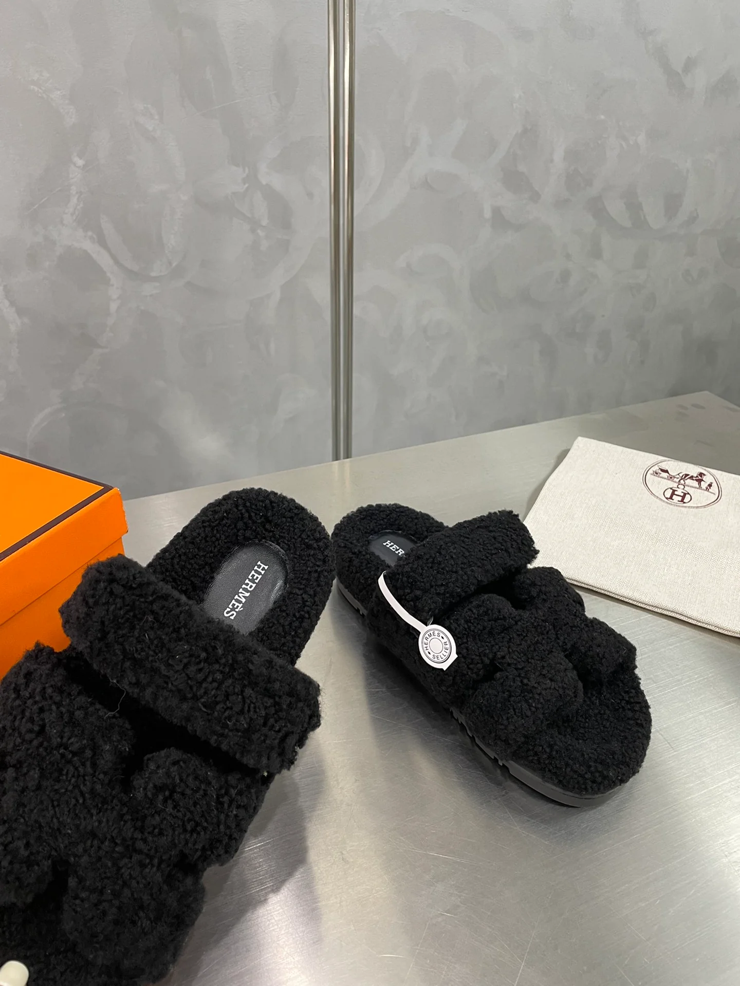 Шерстяные тапочки Hermes Rainbow - черные