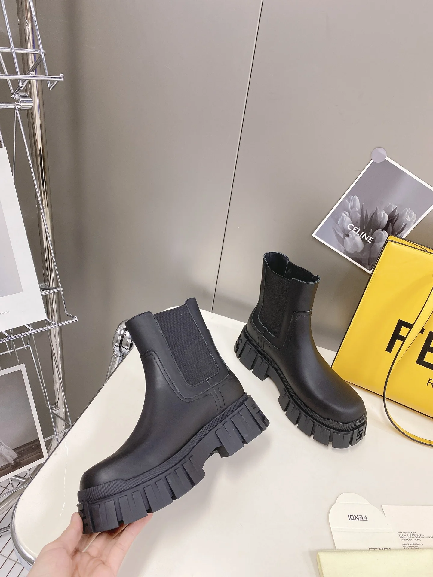 Fendi - Потрясающие ботинки на платформе с логотипом - Черные
