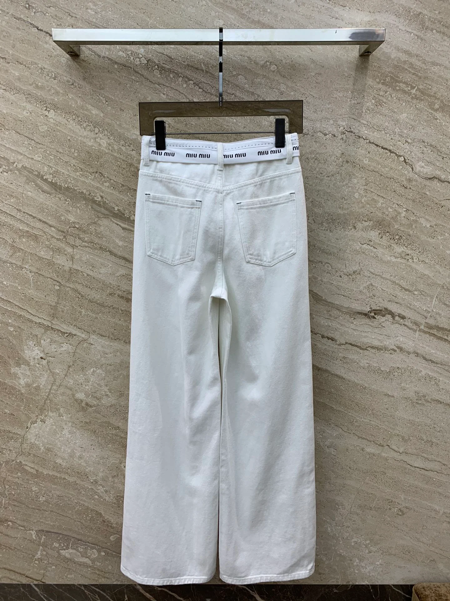 Miu Miu 2404 - Белые прямые джинсы с широкими штанинами