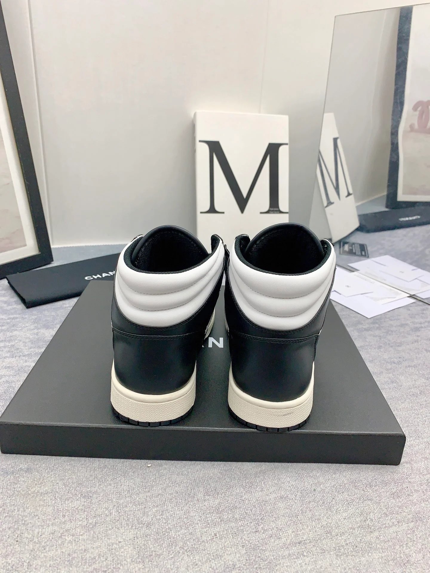 Коллекция Chanel 2023 года - Повседневные высокие кроссовки - Унисекс - Черные