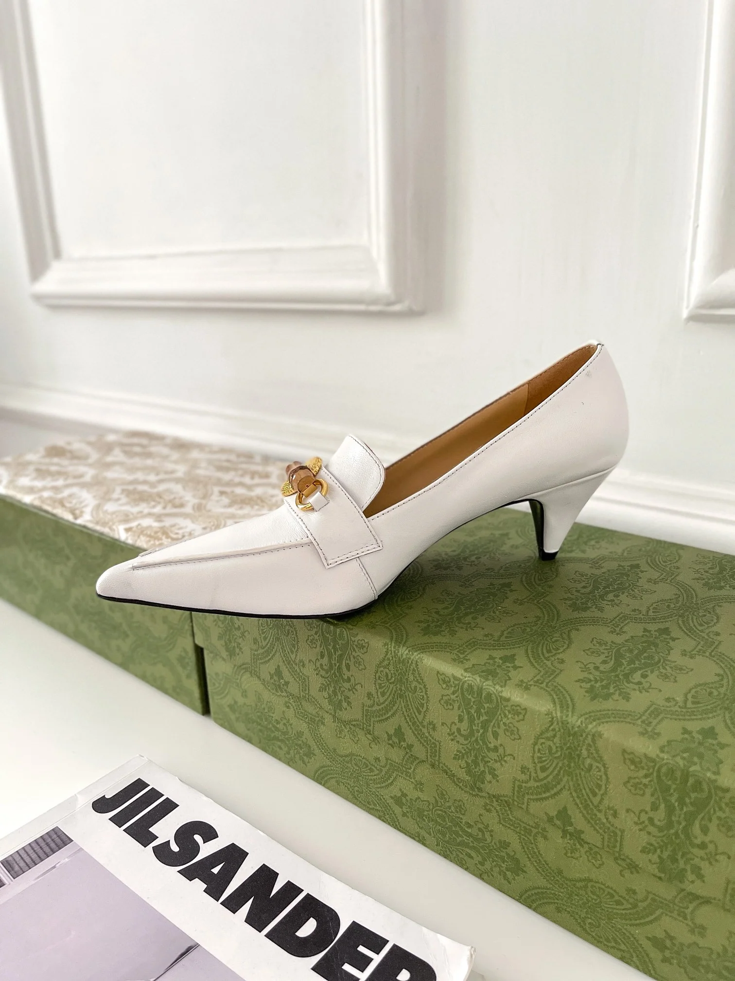 Туфли Gucci с острым носком на низком каблуке