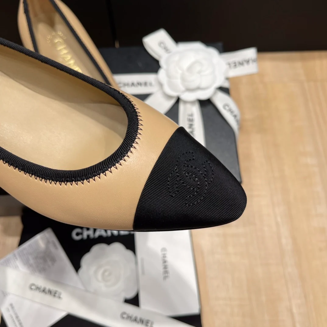 Chanel - Абрикосовые балетки с острым носком